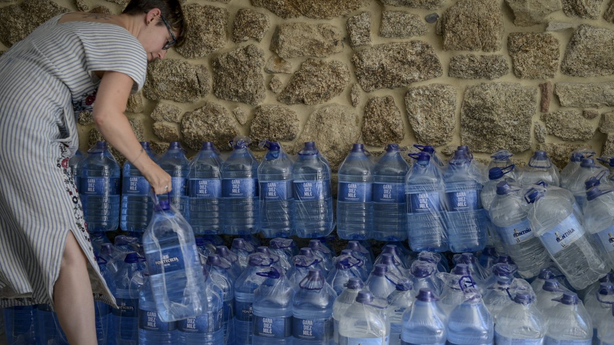 Los ciudadanos consumen mucha agua enbotellada en Singapur, según  lo revela un estudio,
