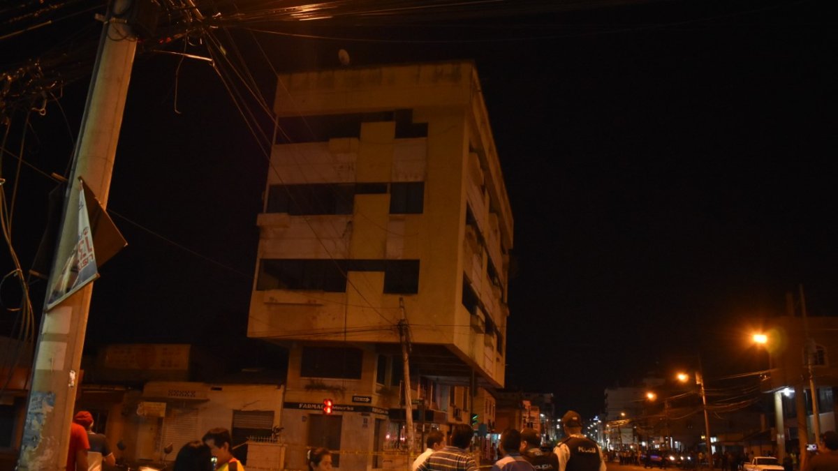 El edificio está en el centro de Machala y ha Sido bautizado como el 'inmortal'.