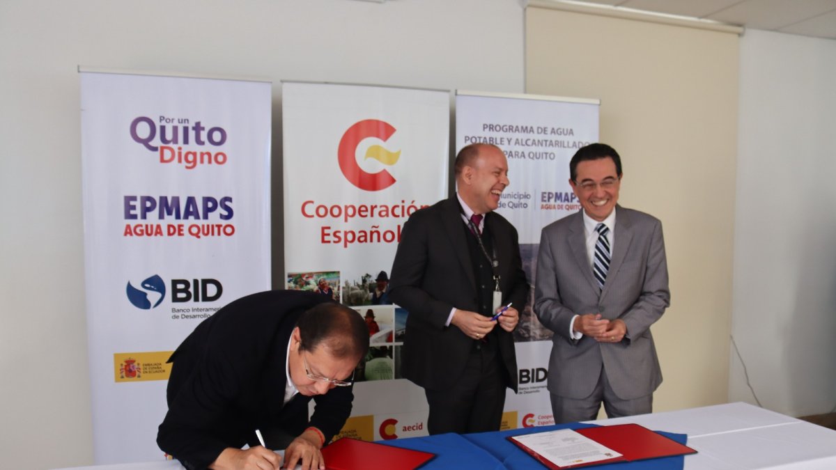 Financiamiento. La suscripción del documento se realizó este miércoles.