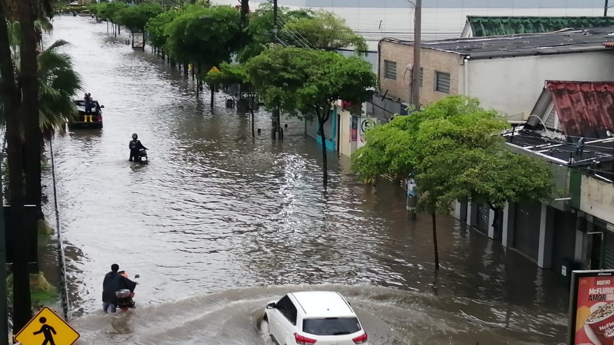 Situación. Cerca del centro comercial City Mall, en el norte, los conductores se vieron en aprietos.