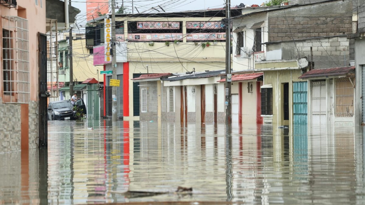 Inundación en la Alborada.