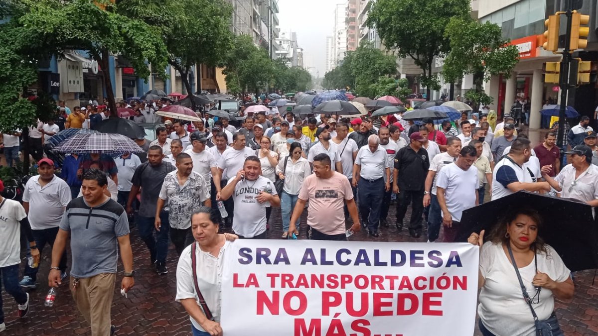 Los transportistas piden que el pasaje del bus urbano suba a 40 centavos.