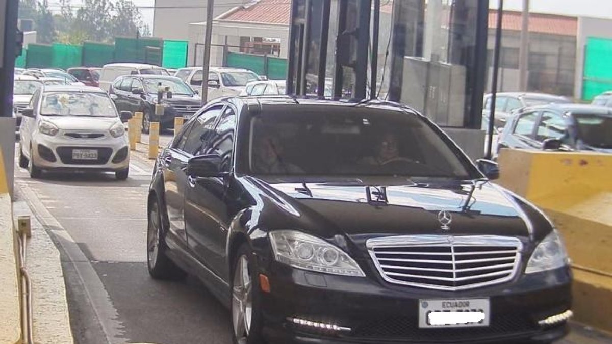 Este es uno de los carros que habrían sido obtenidos con recursos desviados