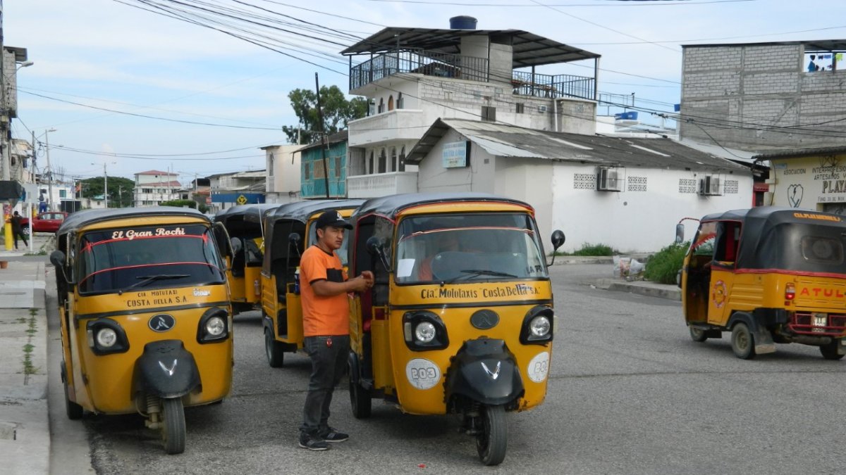 Ocho de las once compañías de mototaxis del cantón Playas resolvieron elevar la tarifa del pasaje.