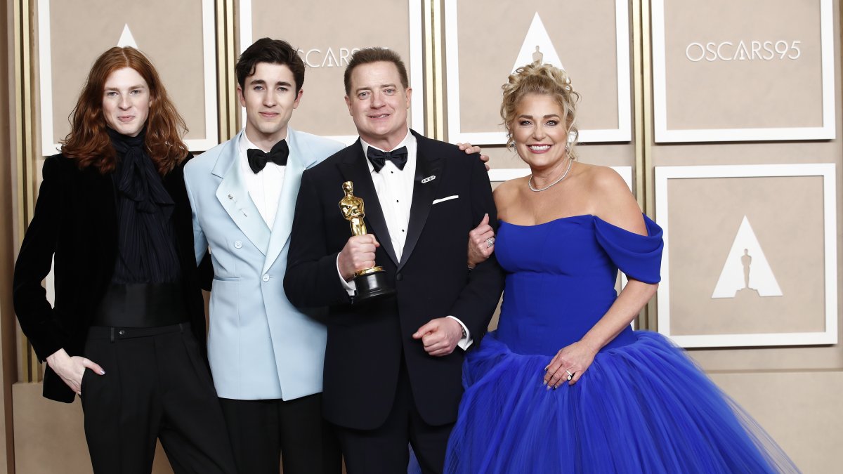 El actor junto a sus hijos Leand y Holden Fraser y la maquillista Jeanne Moore, pareja del actor desde 2009.