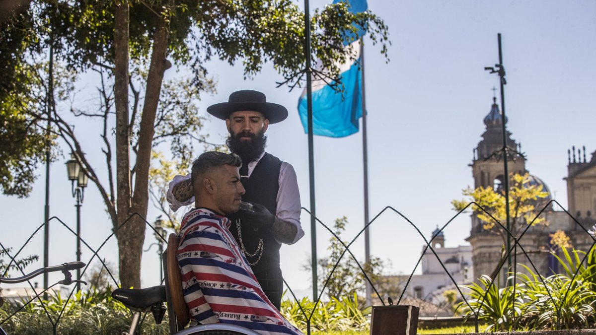 Pepe Barbero, como lo conocen a José, dice que un corte puede cambiar tu aspecto.