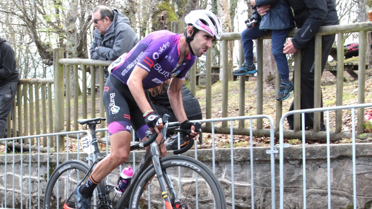 El español Dani Navarro está cumpliendo su temporada número 19 como ciclista profesional.
