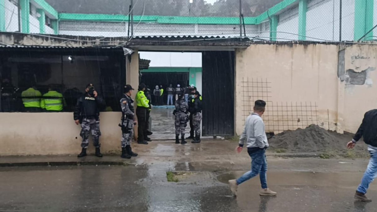 Internos del centro de rehabilitación recibieron al operativo de la Policía con disparos.