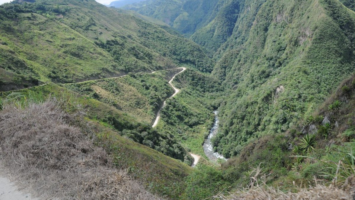 Camino a Peñaherrera - cantón Cotacachi.