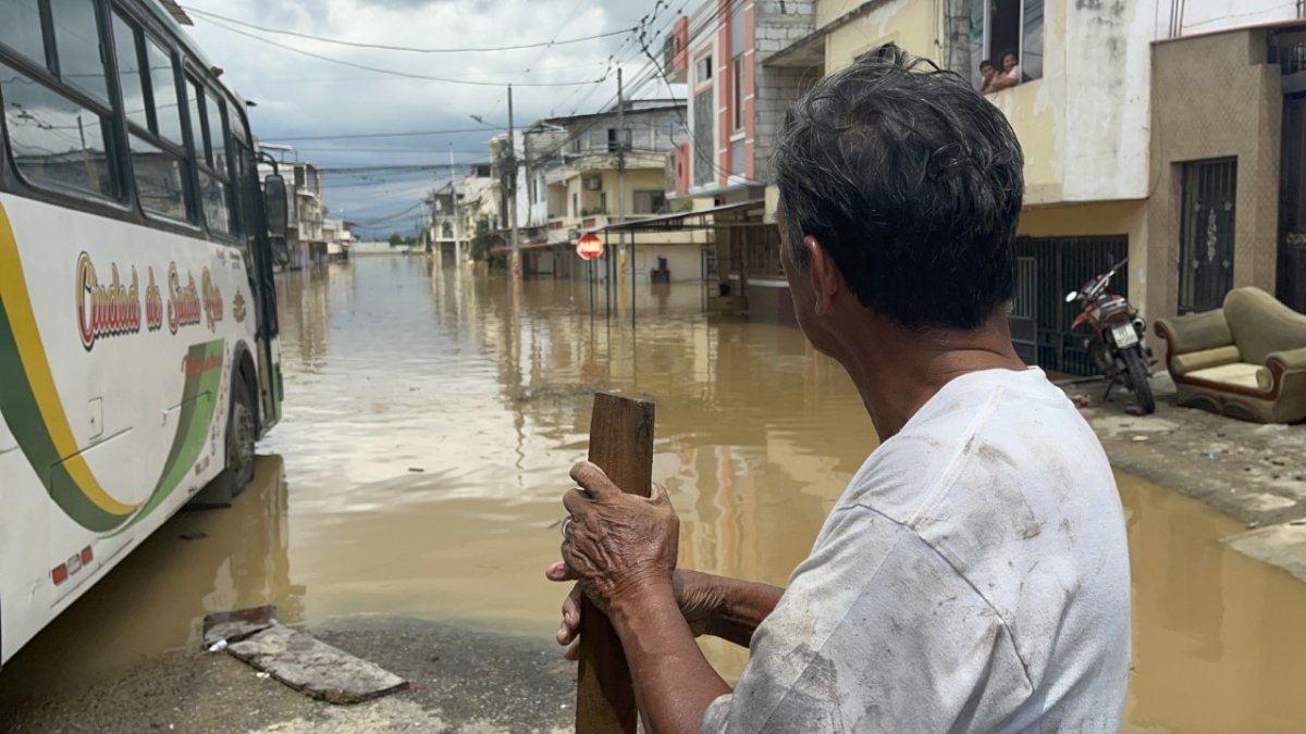 La crecida del Río Santa Rosa o también conocido como Carne Amarga dejó a los santarroseños bajo el agua.