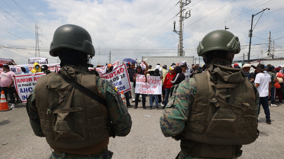 Protesta. Decenas de personas exigían que se libere a Junior Roldán, alias JR y líder de la banda Los Águilas.