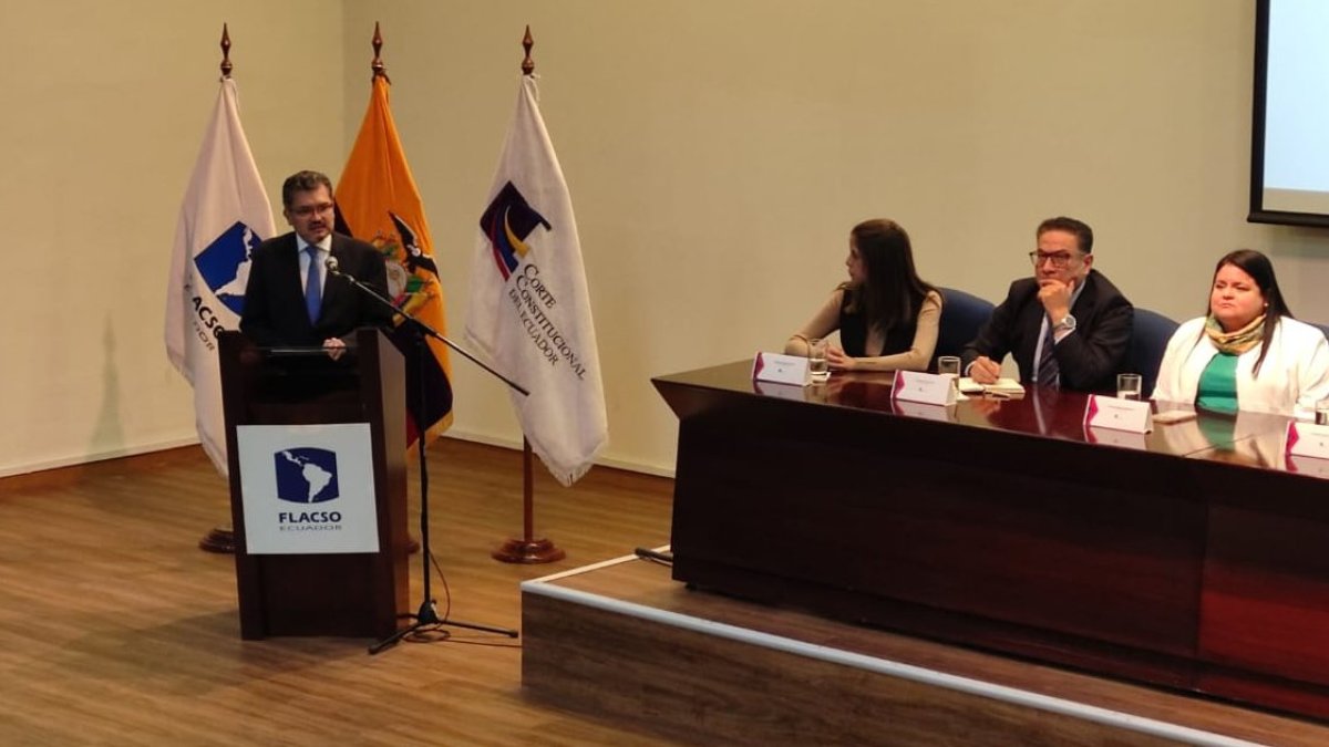 Referencia. Alí Lozada, presidente de la Corte, durante su intervención en un encuentro entre jueces constitucionales.