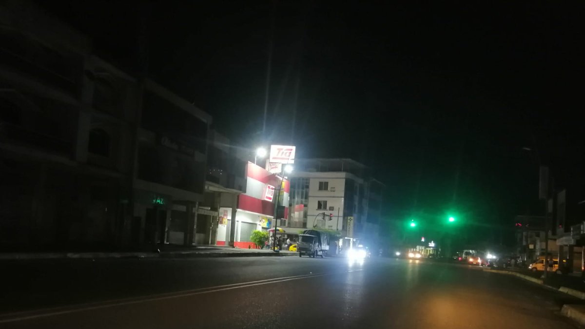 Servicios. Solo instalaciones y rubros de servicios cuentan con energía.