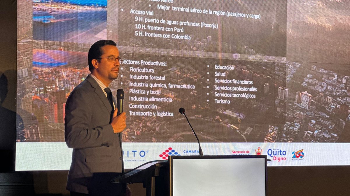 Juan Rivadeneira, director Ejecutivo de la CCQ, en la presentación.