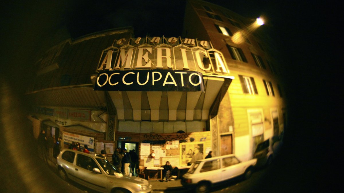 Roma. En el año 2014 los jóvenes decidieron sacar el cine a la calle, en una demostración de resistencia.