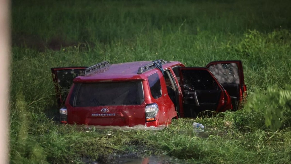 El vehículo quedó dentro de una zanja del sector.