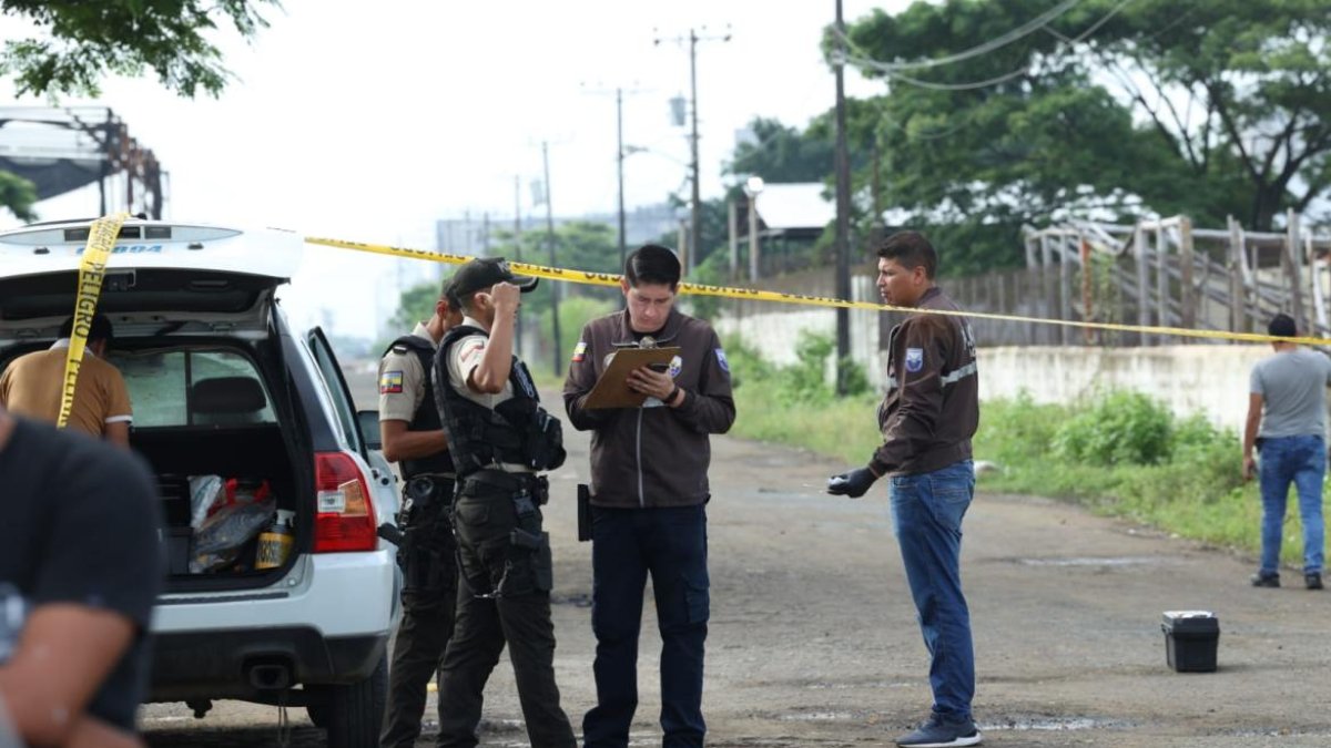 Agentes de la Policía llegaron hasta el lugar para las investigaciones..
