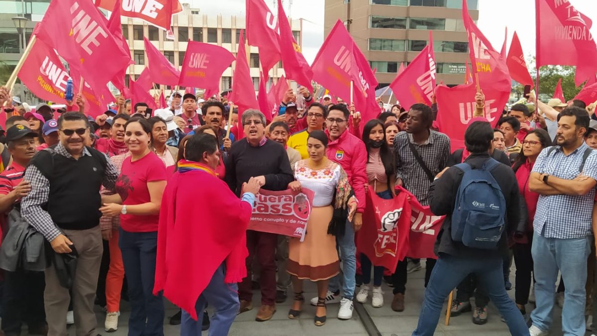 A los maestros se unieron algunos asambleístas de Pachakutik y otros activistas de la tendencia.