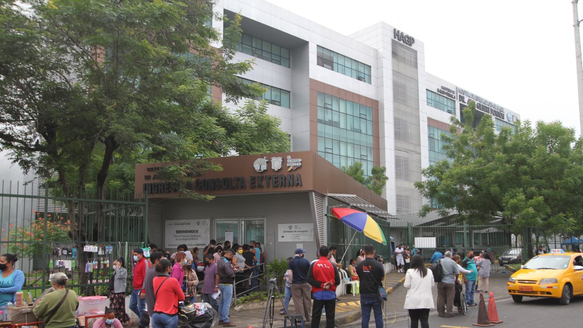 Los delincuentes se les llevaron las armas a los guardias de hospital.