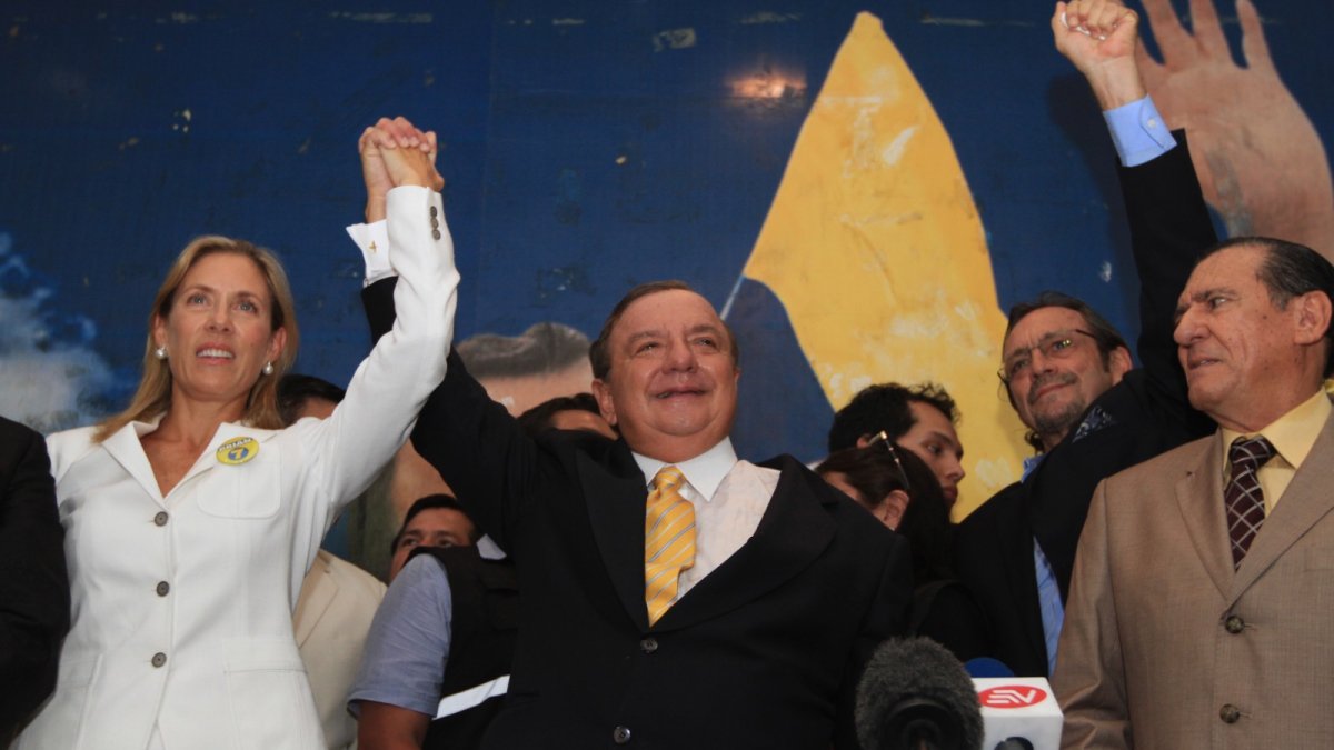 Perseverancia. Por 23 años Álvaro Noboa ha estado en la palestra de la política nacional, aunque una de las críticas es que solo aparece en elecciones.