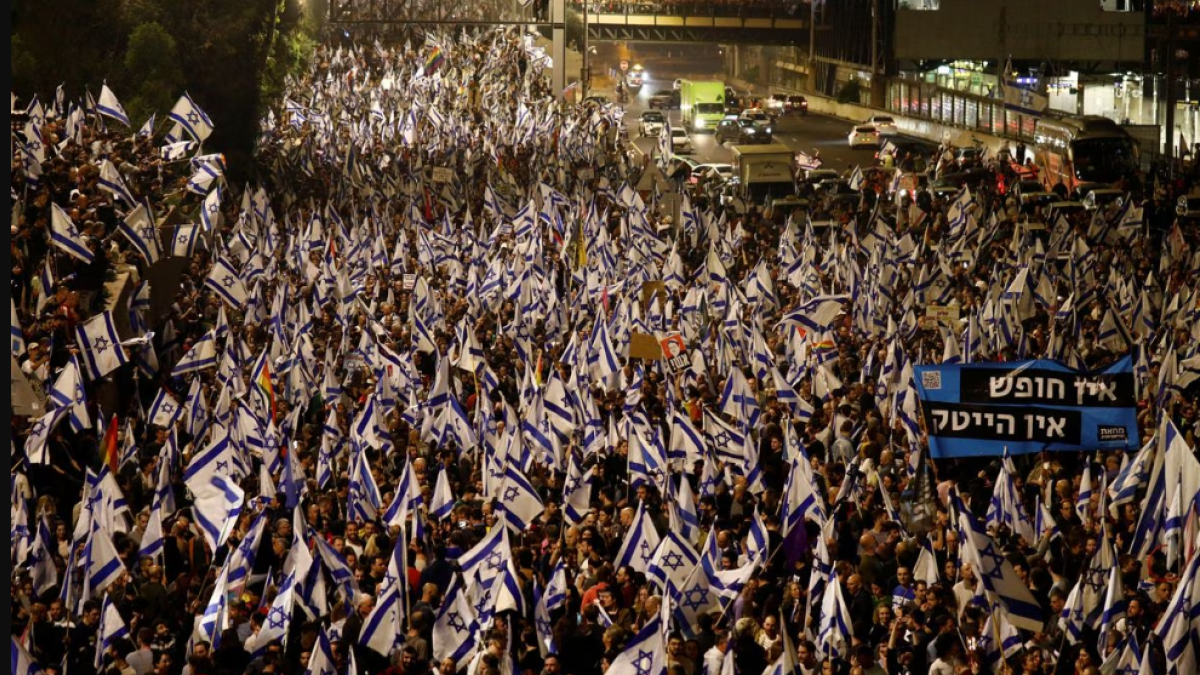 Israel. Cientos de miles de manifestantes marcharon este domingo por la noche en Tel Aviv en contra de la reforma judicial.