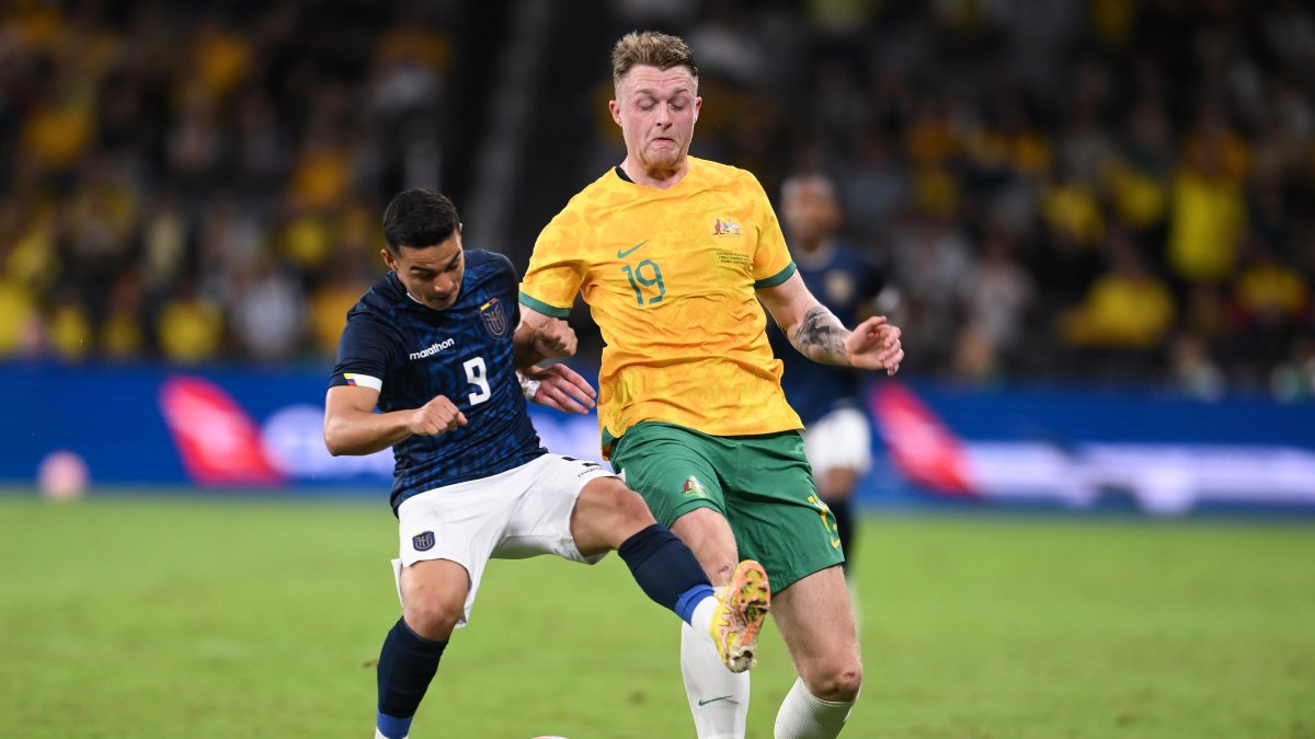 Alexander Alvarado (i) perfila a ser el extremo izquierdo titular frente a Australia, ante la baja de Jeremy Sarmiento por lesión.