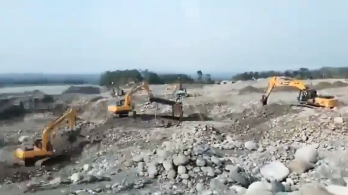 Ciudadanos denunciaron en redes sociales maquinaria que era usada por personas que se dedican a la minería ilegal.