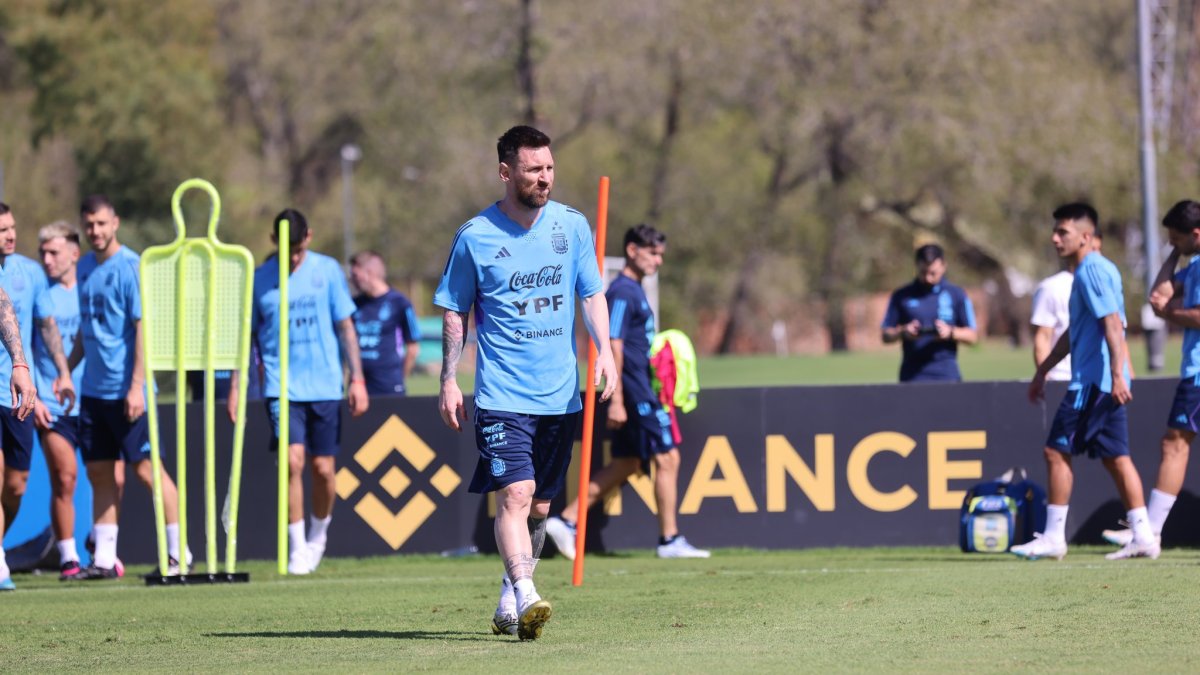 Lionel Messi, capitán de la selección Argentina, durante la práctica albiceleste del lunes 27 de marzo.