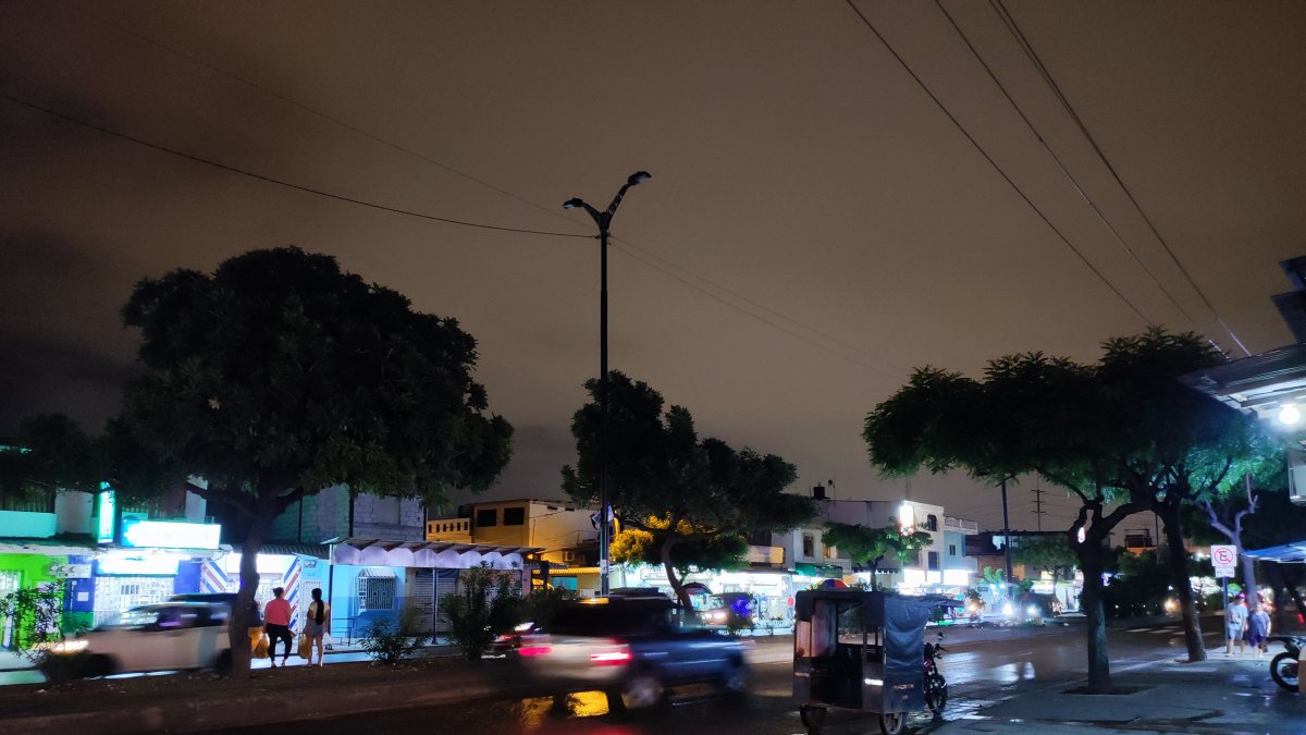 La avenida quedó a oscuras luego de suscitarse el temblor del pasado 18 de marzo.