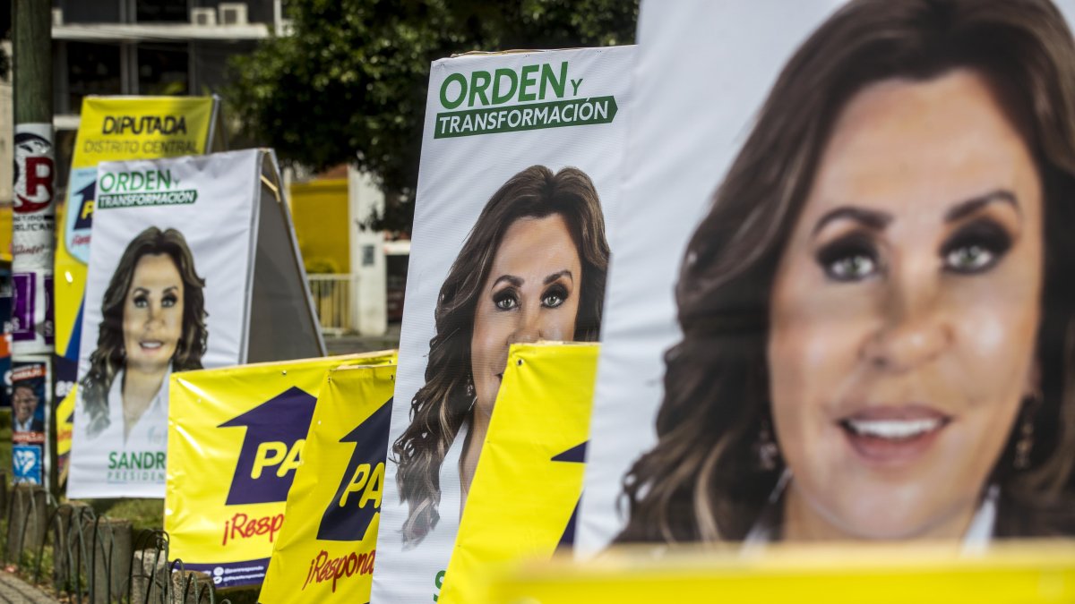 Propaganda electoral de la ex primera dama de Guatemala Sandra Torres, ahora candidata a la Presidencia.