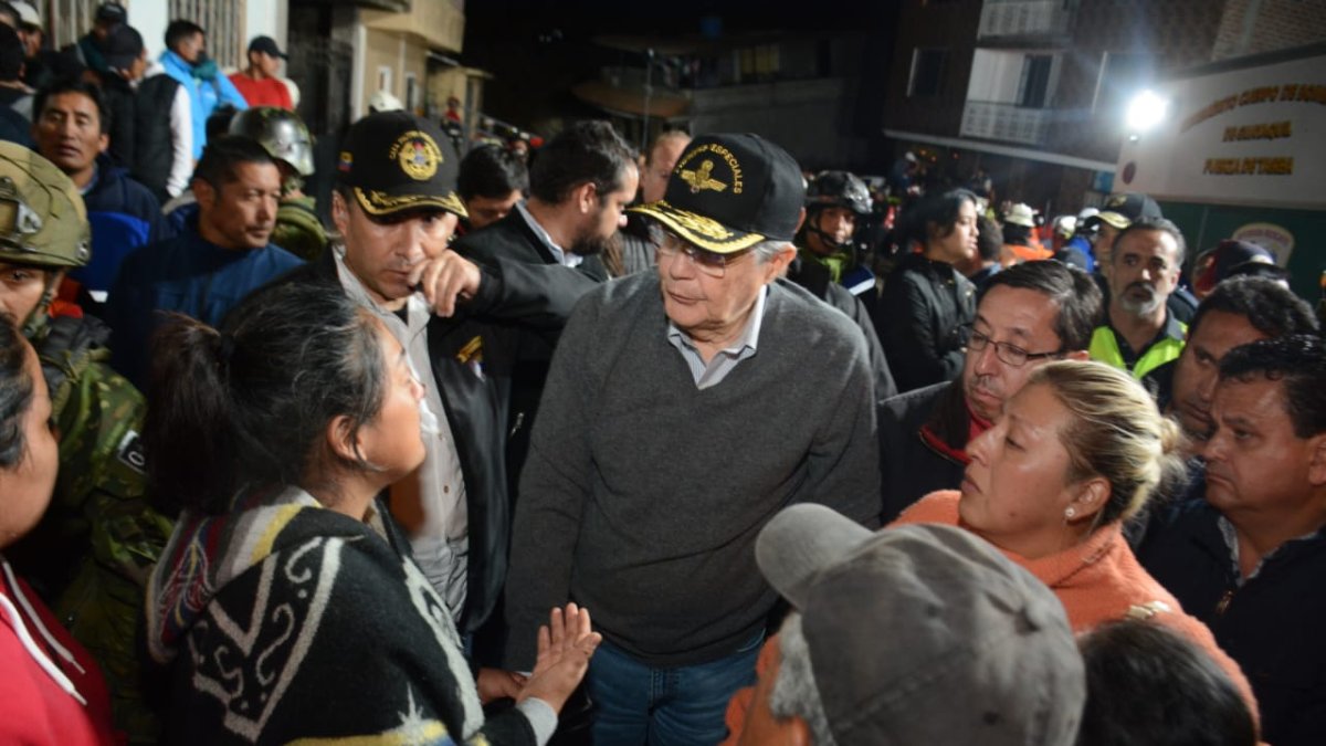 Guillermo Lasso llegó a la zona cero de Alausí.
