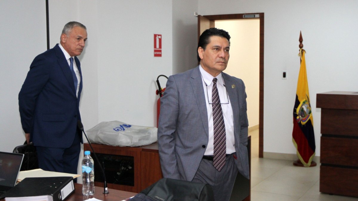 Diligencia. Carlos Figueroa acudió este martes 28 de marzo en el Complejo Judicial Norte.