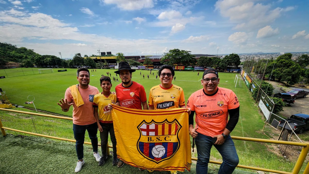 Socios de Barcelona estuvieron presenten en el último entrenamiento de equipo
