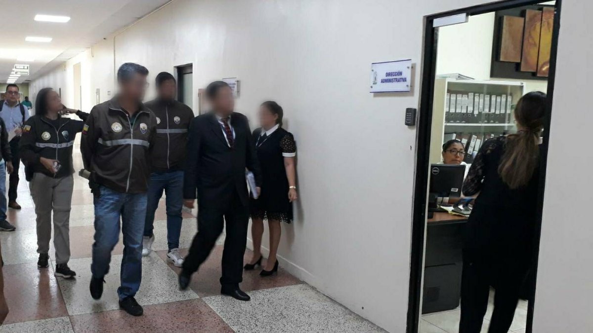 Peritos ingresaron a la casa de salud y a la oficina de quien fue Nathaly López, directora administrativa financiera, asesinada este último martes.