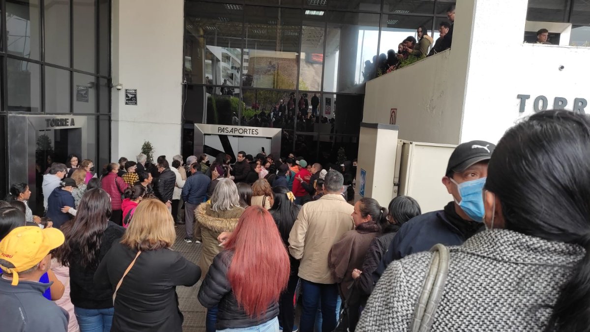 Molestia. Los usuarios gritaban consignas para recibir alguna respuesta positiva o conocer las causas del malestar