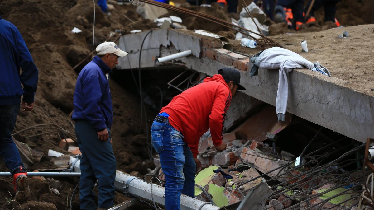 A trece ascendió la cifra de fallecidos por el gran deslizamiento de tierra que ocurrió el pasado domingo en Alausí, en el centro de los Andes de Ecuador.