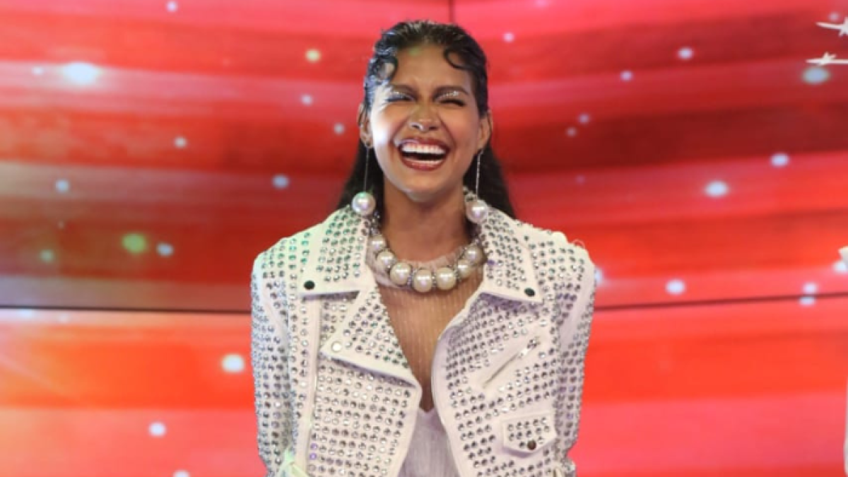 Sara mide 1,75 metros y vive en el barrio Cuba.