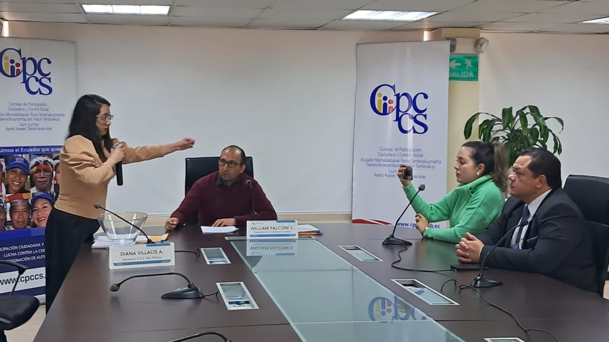 Las notas obtenidas en el examen escito son remitidas a la comisión ciudadana de selección.