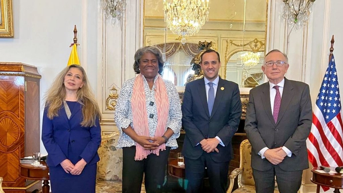 Reunión. Las autoridades participaron en un conversatorio sobre la problemática de inseguridad que aqueja a la región.