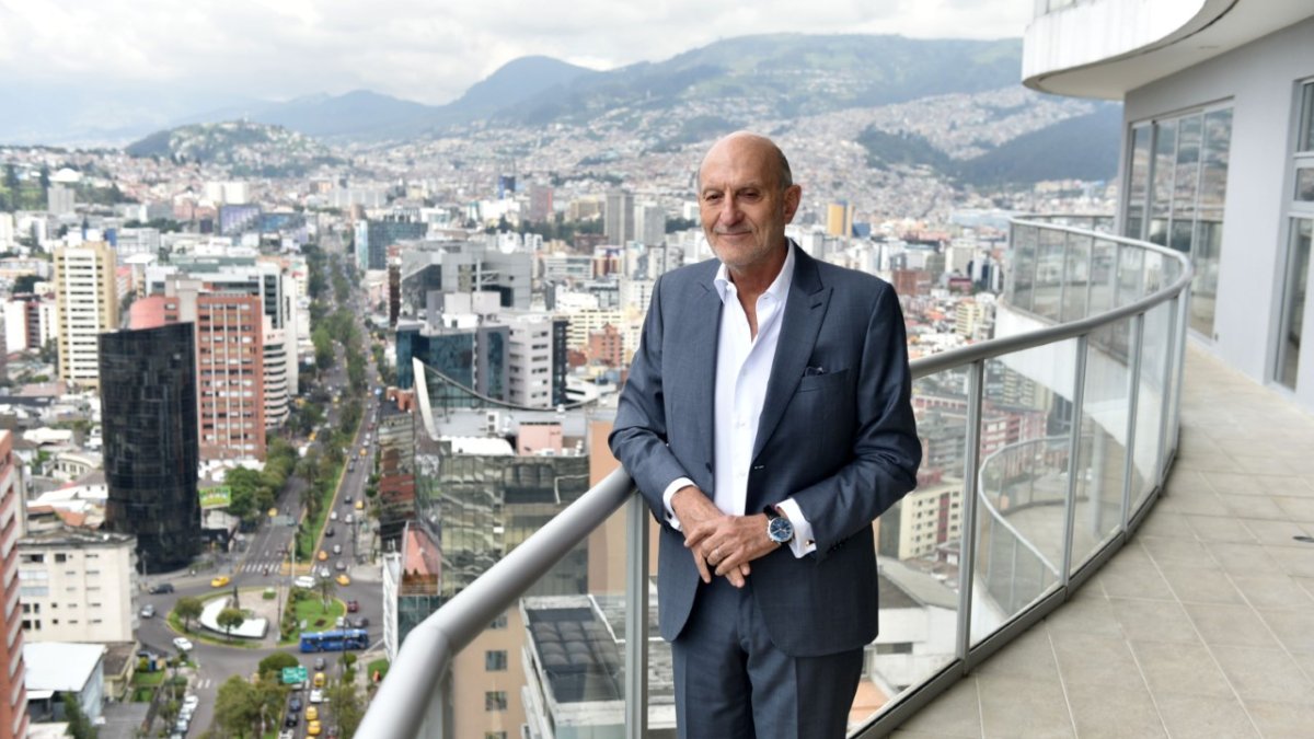 El empresario afirma que, de no haber sido arquitecto, hubiese sido político, pero de los buenos.