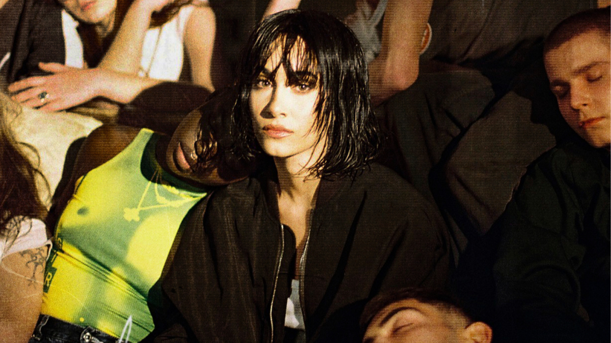 A catorce horas del estreno, el videoclip supera las 300 mil visualizaciones en Youtube.