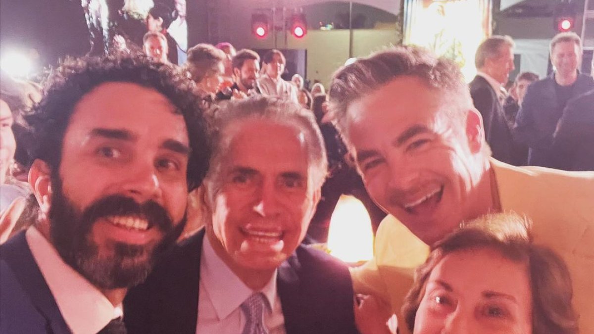 Don Alfonso con su esposa, Priscilla y el actor Chris Pine.