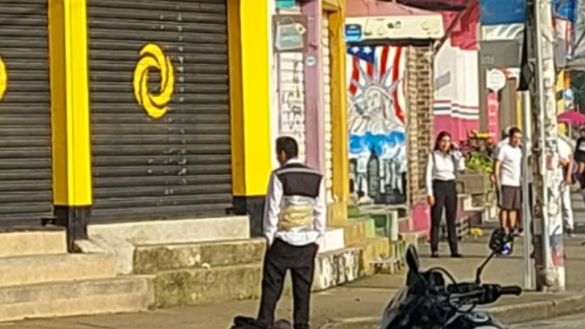 El guardia de seguridad permanece ahora en manos de la Policía, que continúa las investigaciones.