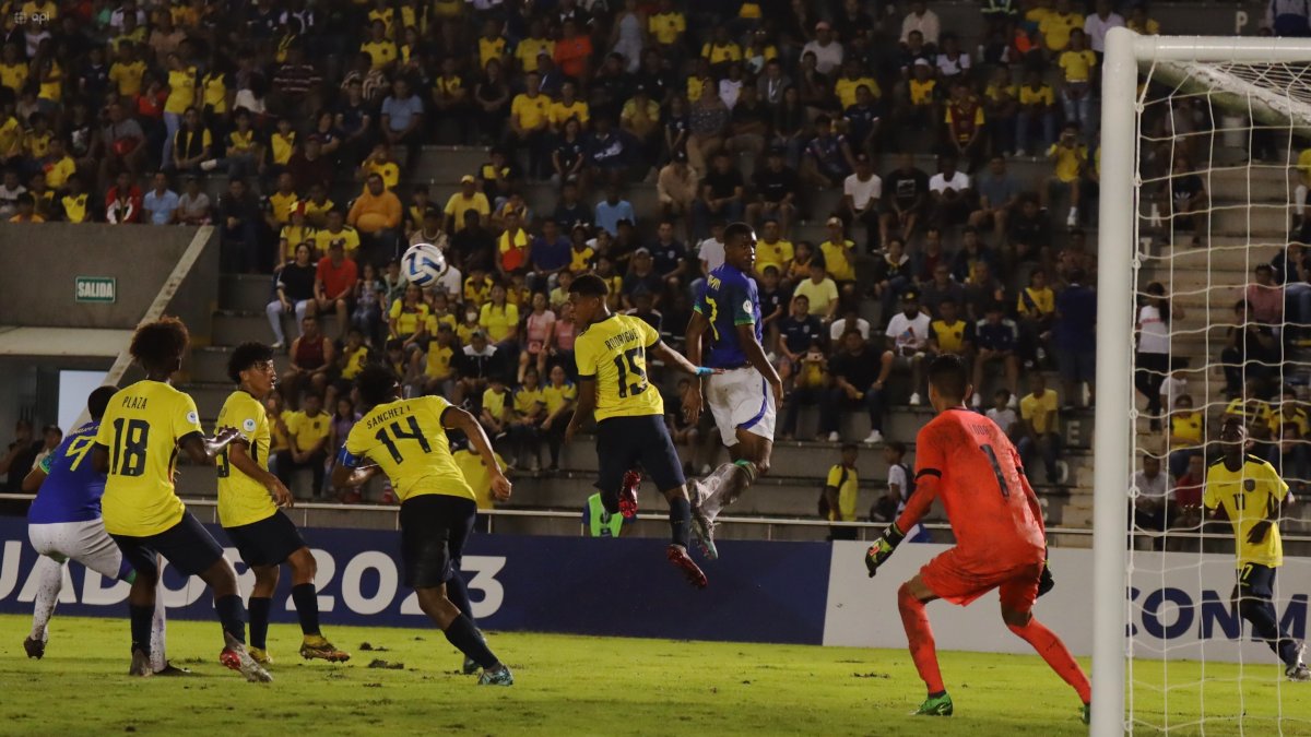 La selección nacional mostró otra cara en el segundo tiempo donde consiguió igualar el partido.