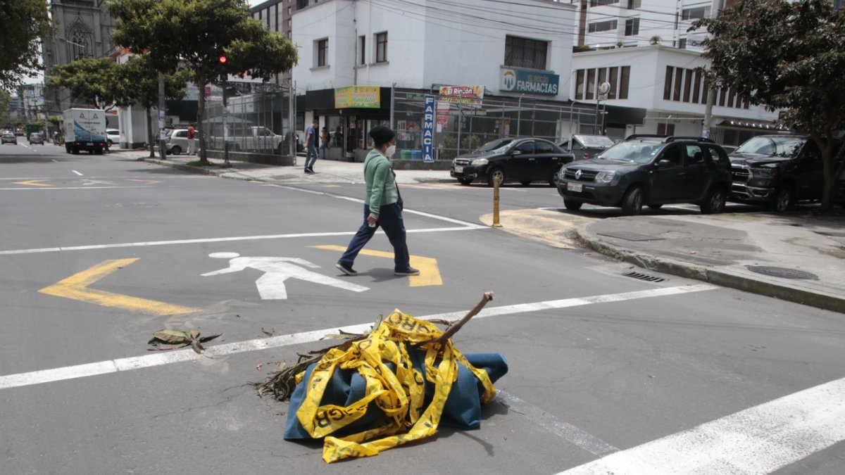 Estorbo. Esta avenida es de alto flujo vehicular, todo el día