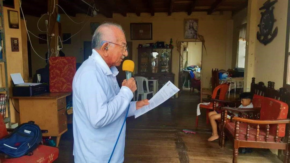 Anconcito. Gregorio Santos, en una de sus jornadas informativas.