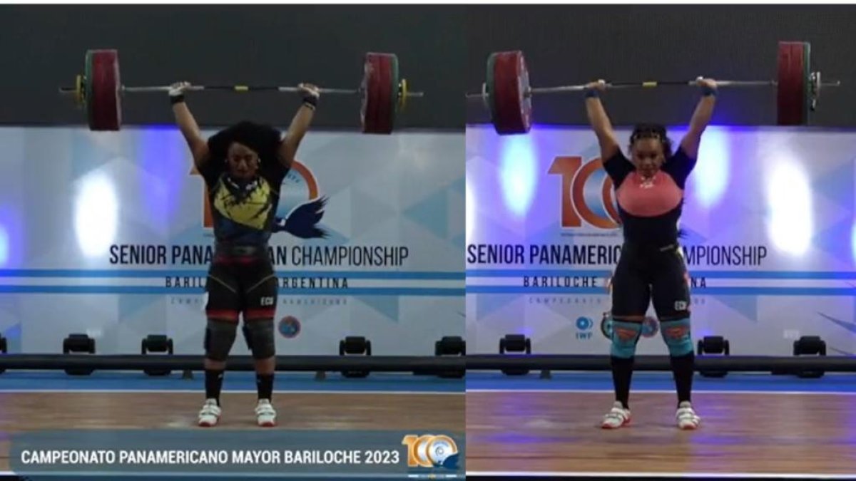 Neisi Dajomes y Tamara Salazar levantando sus respectivos pesos para conseguir las preseas.