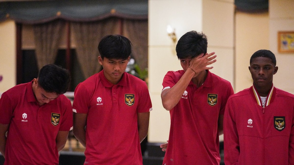 Los jugadores de la selección sub-20 de Indonesia lucieron abatidos por quedar fuera del Mundial.