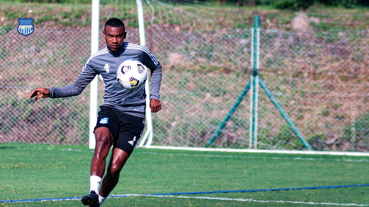 Dixon Arroyo (d) no entró en la convocatoria para el duelo ante Delfín, por la cuarta fecha de la LigaPro.