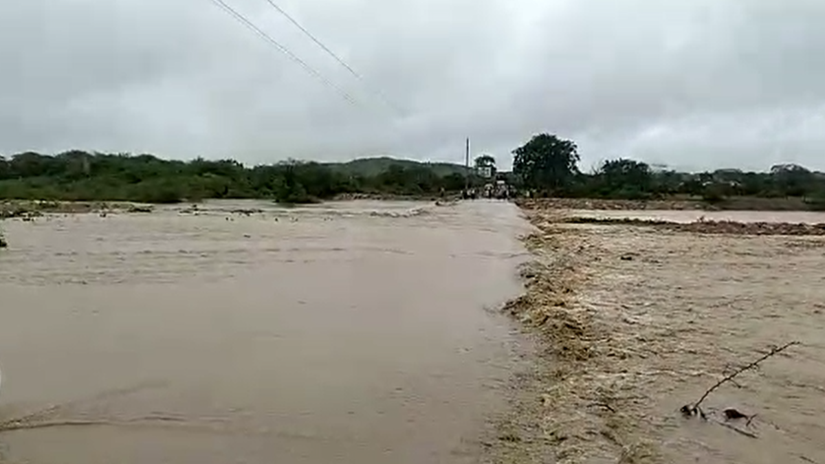Hecho. Las vías del sector sur se vieron afectadas por la lluvia.